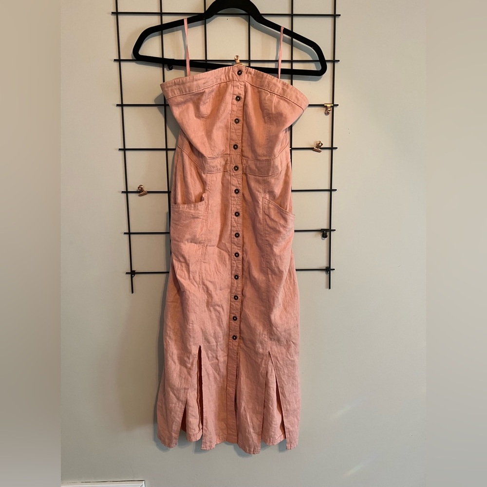 Urban Outfitters/ BDG. Strapless Button-up dress. Soft pink. Pockets.